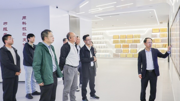 南京农业大学副校长丁艳锋带队莅临托普云农，共谋深化战略合作