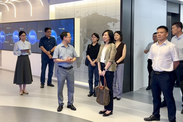 科技部国际合作司副司长庄嘉一行莅临托普云农调研考察